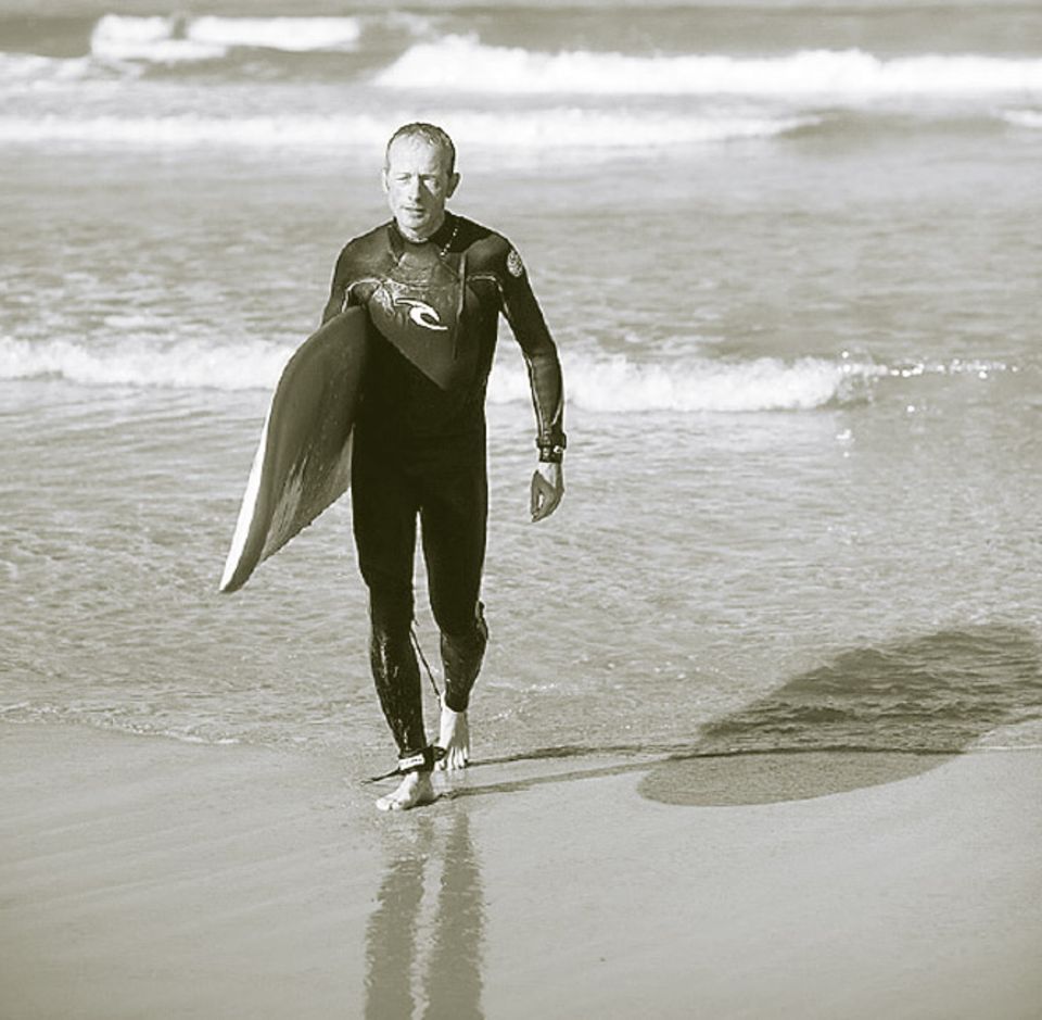 Portugal: Portugals Küste ohne Brett entdecken, das geht nicht. Auch Autor Jörg Spaniol bekam das Surfbrett untergeschnallt