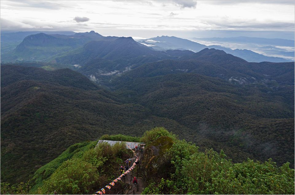 Ozeanische Erlebnisse: Wer den Adam's Peak erklimmen möchten, muss 1000 Höhenmeter überwinden