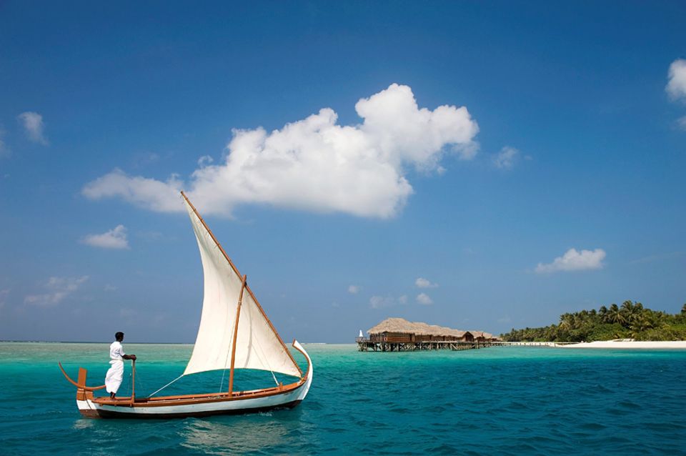 Indischer Ozean: Paradiesisch: Ein Törn mit dem traditionellen Segelboot, dem Dhoni Boot