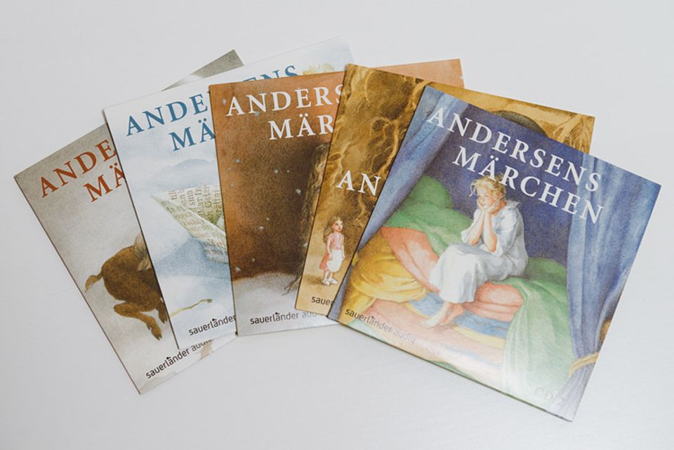 Hörbuchtipp: Die fünf CDs stecken jeweils in unterschiedlich märchenhaft verzierten Hüllen Hörbuchtipp: Die fünf CDs stecken jeweils in unterschiedlich märchenhaft verzierten Hüllen