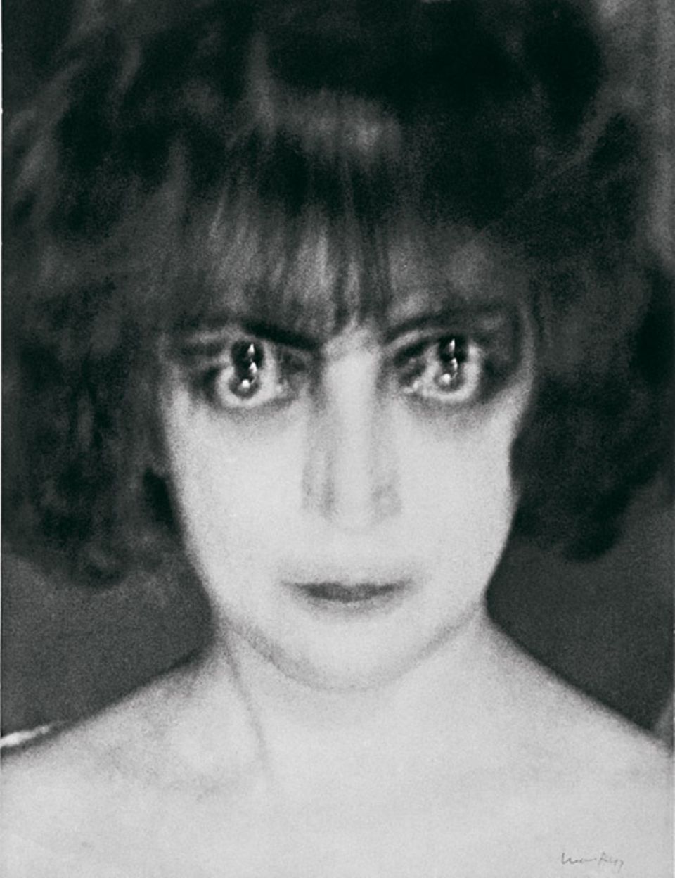 Surrealismus: Hypnotischer Blick Die exzentrische Italienerin Luisa Casati, häufig Gast bei spiritistischen Sitzungen, erkennt in dem ungewöhnlichen Porträt ein Abbild ihres inneren Wesens Surrealismus: Hypnotischer Blick Die exzentrische Italienerin Luisa Casati, häufig Gast bei spiritistischen Sitzungen, erkennt in dem ungewöhnlichen Porträt ein Abbild ihres inneren Wesens