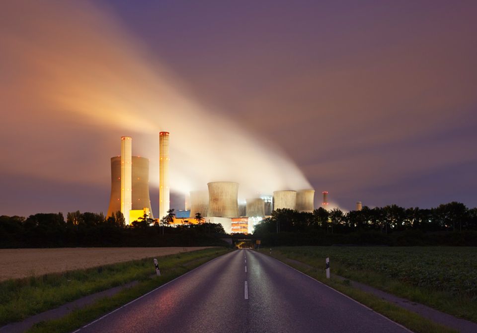 COP19-Klimakonferenz: Wie hier im Kraftwerk Niederaussem wird in Deutschland wegen niedriger CO2-Preise wieder mehr Braunkohle verbrannt COP19-Klimakonferenz: Wie hier im Kraftwerk Niederaussem wird in Deutschland wegen niedriger CO2-Preise wieder mehr Braunkohle verbrannt