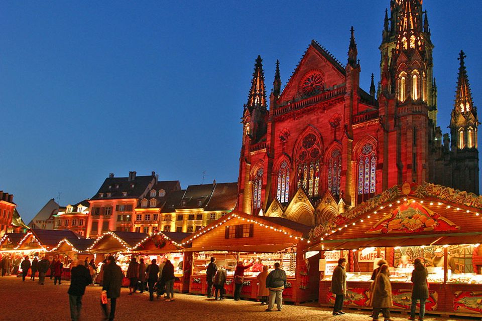 Vorweihnachtszeit: Einer der bekanntesten Weihnachtsmärkte der Region findet alljährlich auf dem Kirchplatz von Mulhouse statt