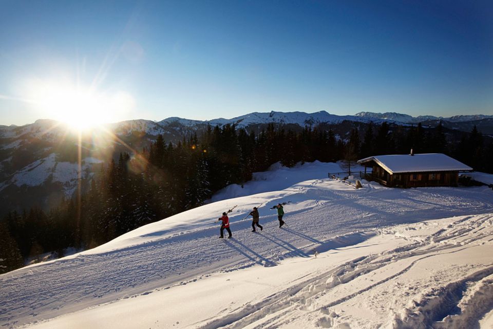 Almhütten: Der Traum eines jeden Wintersportlers: vom Bett auf die Piste