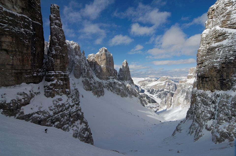 Almhütten: Wer diese Steilwand bezwingen möchte, benötigt Erfahrung und einen Guide. Vom "Rifugio Salei" ist der Traumhang mit Skiern zu erreichen