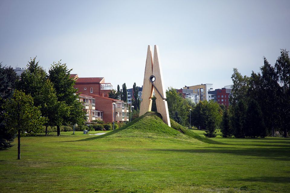 Städtetrip: Auf dem Gelände der Universität von Umea steht diese neun Meter hohe Installation des türkischen Künstlers Mehmet Ali Uysal