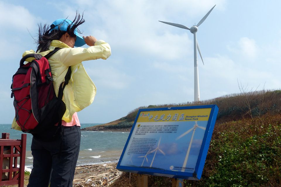 Exportschlager Energiewende: Windräder als Touristenattraktion: Im Zhongtun-Windpark bläst fast immer eine steife Brise Exportschlager Energiewende: Windräder als Touristenattraktion: Im Zhongtun-Windpark bläst fast immer eine steife Brise