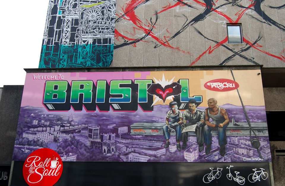 Städtetrip: Lediglich fünf Stunden benötigten Graffiti-Künstler aus New York im Rahmen des "See no evil"-Projekts für dieses Stadtporträt von Bristol