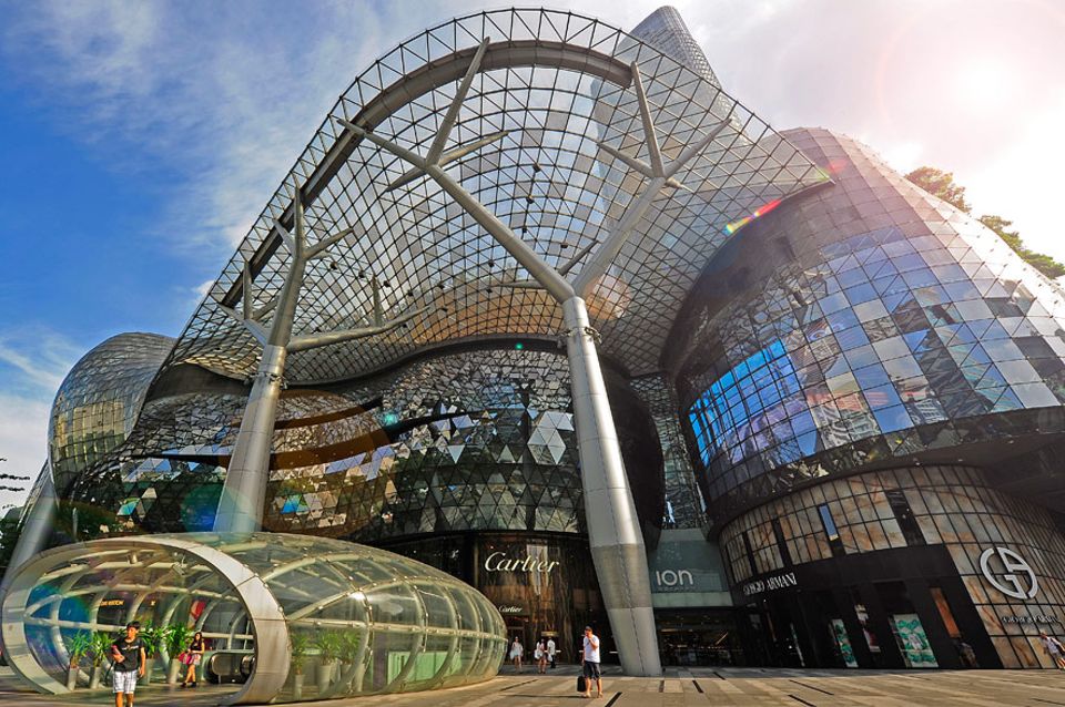 Reisetipps Singapur: Futuristisches Shoppingerlebnis - das ION wurde von einem der besten Architektenbüros weltweit entworfen