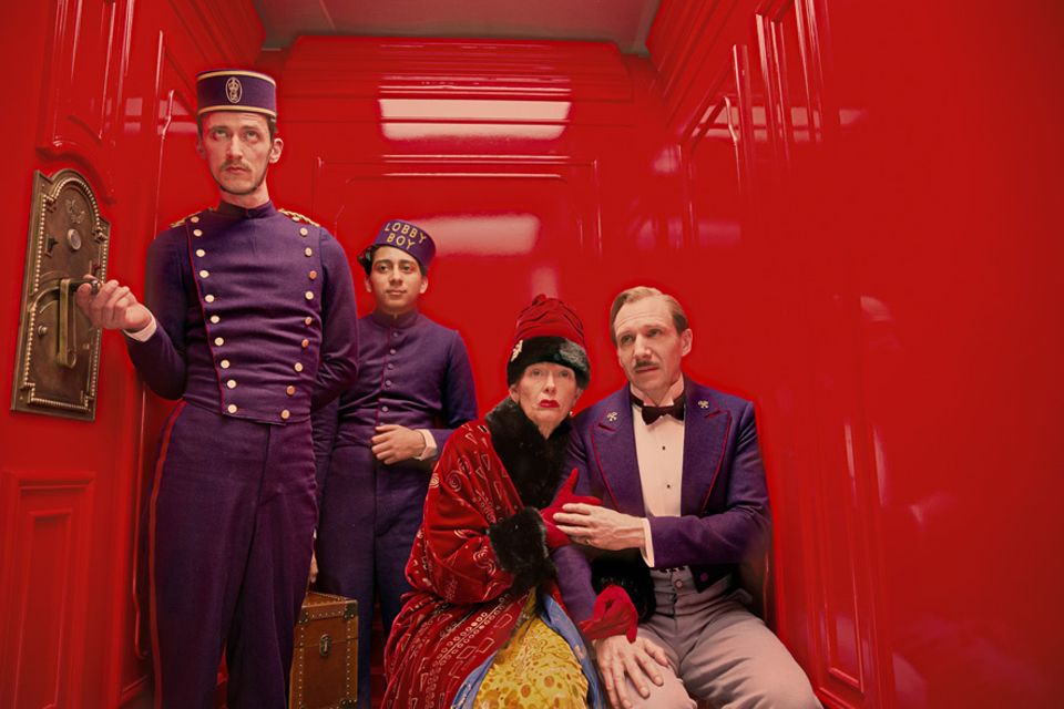 Städtetrip: Die Akteure aus "Grand Hotel Budapest" - dem Kinofilm made in Görlitz: Gustave H. (Ralph Fiennes), Zero Moustafa (Tony Revolori), Madame D. (Tilda Swinton) in Aktion Städtetrip: Die Akteure aus "Grand Hotel Budapest" - dem Kinofilm made in Görlitz: Gustave H. (Ralph Fiennes), Zero Moustafa (Tony Revolori), Madame D. (Tilda Swinton) in Aktion