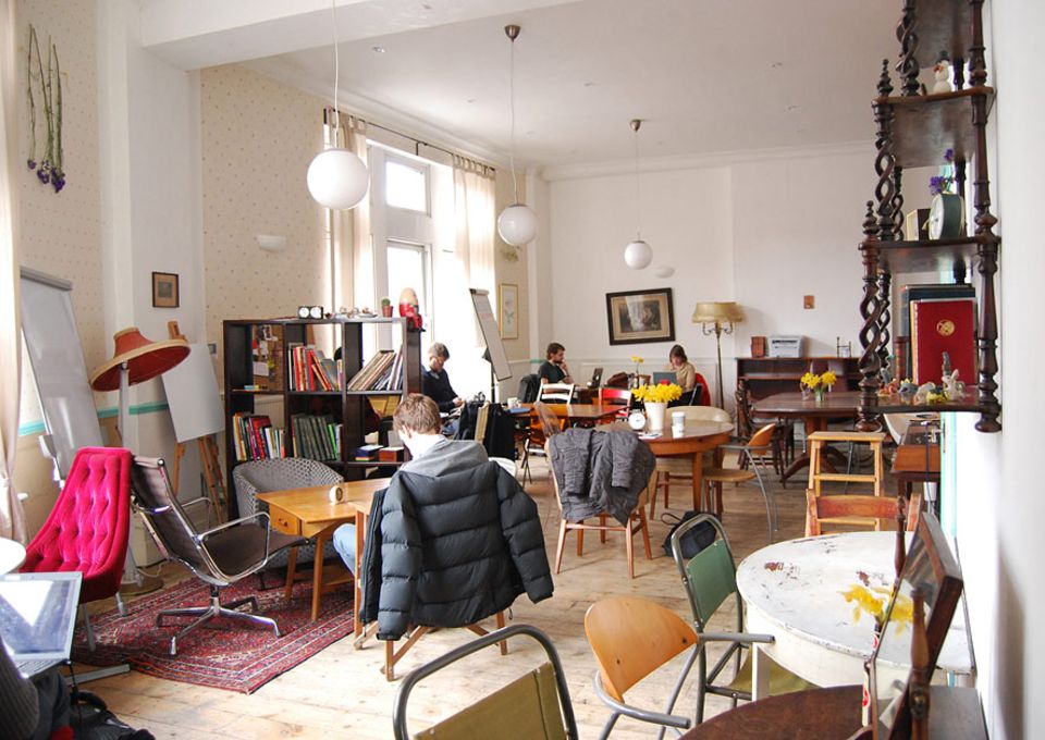 London: Unter der Woche haben die Besucher freie Platzwahl, am Wochenende hingegen müssen sie auch mal vorlieb mit einem Stehplatz in der Küche nehmen London: Unter der Woche haben die Besucher freie Platzwahl, am Wochenende hingegen müssen sie auch mal vorlieb mit einem Stehplatz in der Küche nehmen