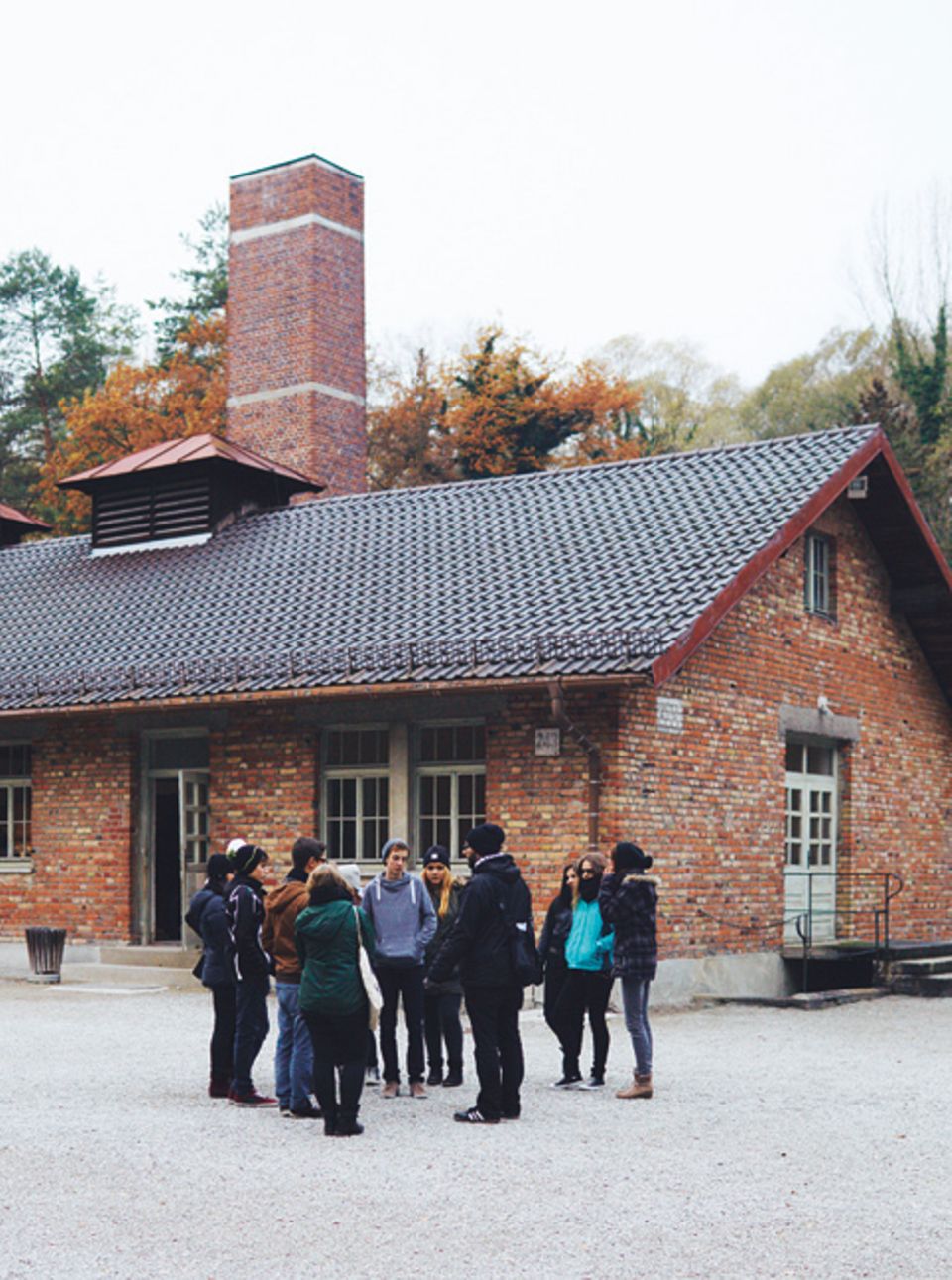 Eine Schulklasse besucht das ehemalige Konzentrationslager Dachau Eine Schulklasse besucht das ehemalige Konzentrationslager Dachau