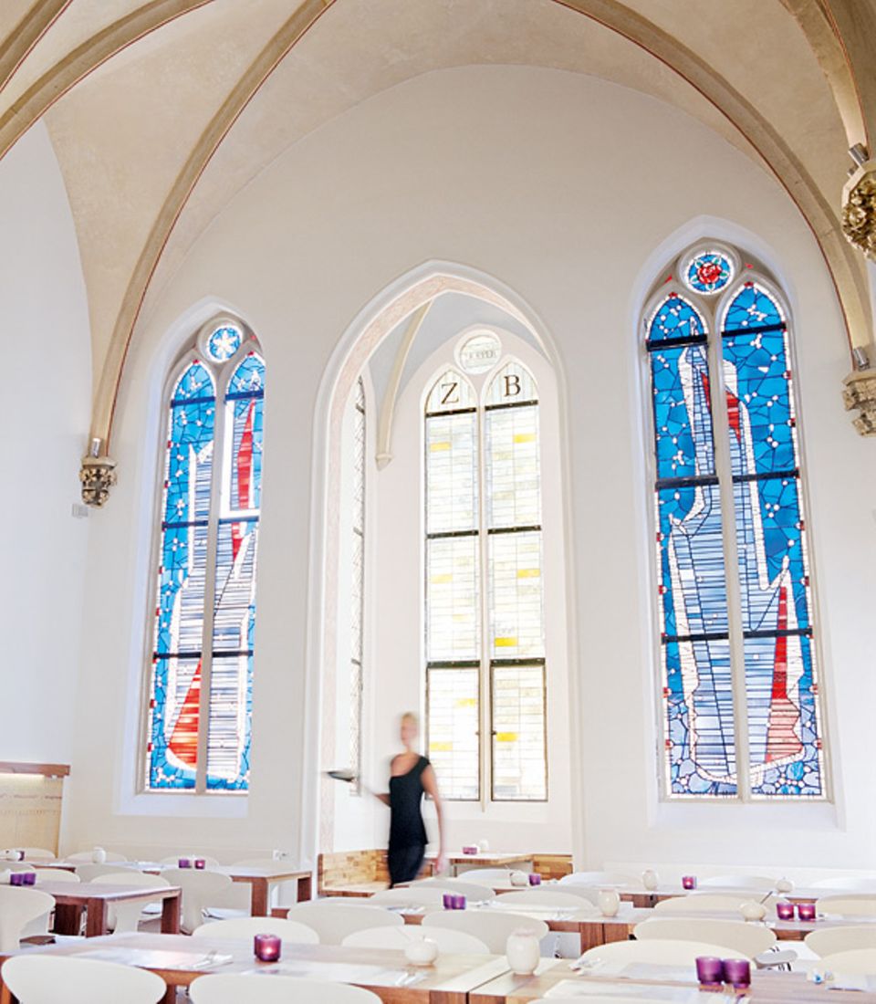 Köln: Die Kapelle des einstigen Kinderheims nutzt das Hotel "Hopper St. Josef" als Frühstücksraum Köln: Die Kapelle des einstigen Kinderheims nutzt das Hotel "Hopper St. Josef" als Frühstücksraum