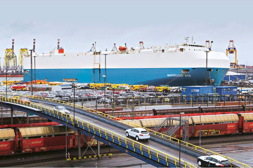 Den Autoterminal in Bremerhaven passieren jährlich mehr als zwei Millionen Autos Den Autoterminal in Bremerhaven passieren jährlich mehr als zwei Millionen Autos