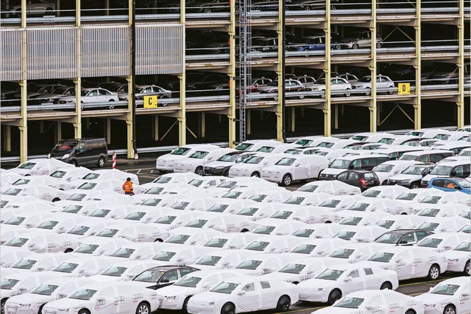 In die Parkhäuser, die sogenannten Regale, passen rund 7.000 Autos In die Parkhäuser, die sogenannten Regale, passen rund 7.000 Autos