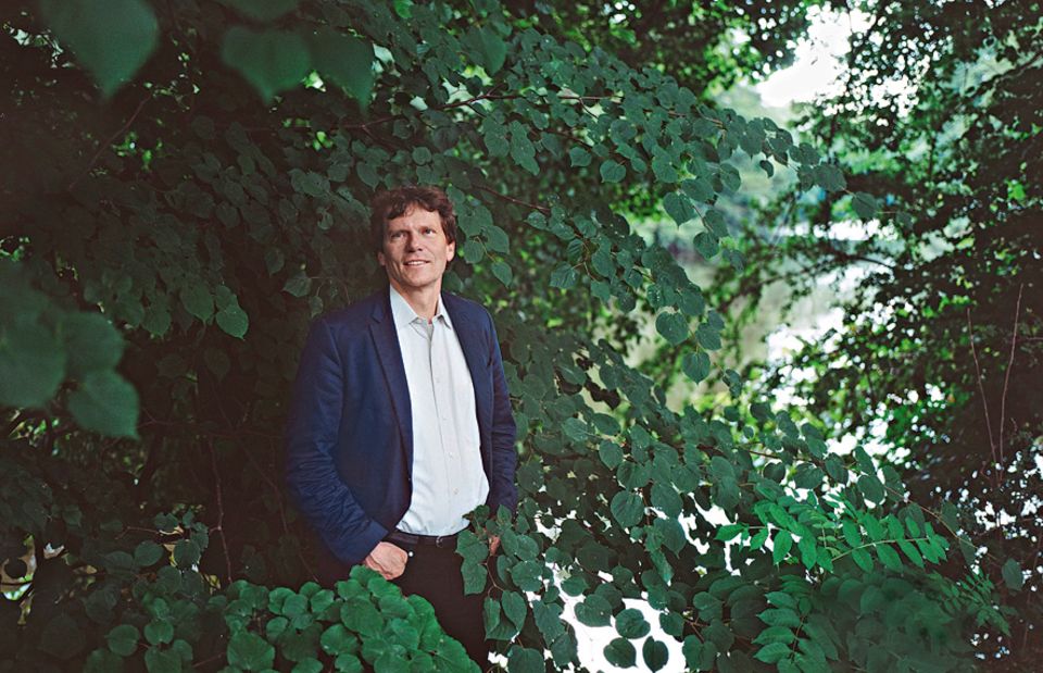 Burnout: HARTMUT ROSA ist einer der renommiertesten deutschen Zeitforscher. Er lehrt an der Universität Jena und ist Direktor des Max-Weber-Kollegs für kultur- und sozialwissenschaftliche Studien an der Universität Erfurt Burnout: HARTMUT ROSA ist einer der renommiertesten deutschen Zeitforscher. Er lehrt an der Universität Jena und ist Direktor des Max-Weber-Kollegs für kultur- und sozialwissenschaftliche Studien an der Universität Erfurt