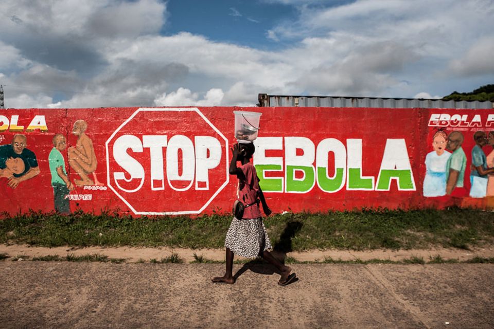Ebola: Fast 4000 Menschen sind seit dem Ausbruch der Epidemie im Frühsommer 2014 bereits an Ebola gestorben Ebola: Fast 4000 Menschen sind seit dem Ausbruch der Epidemie im Frühsommer 2014 bereits an Ebola gestorben