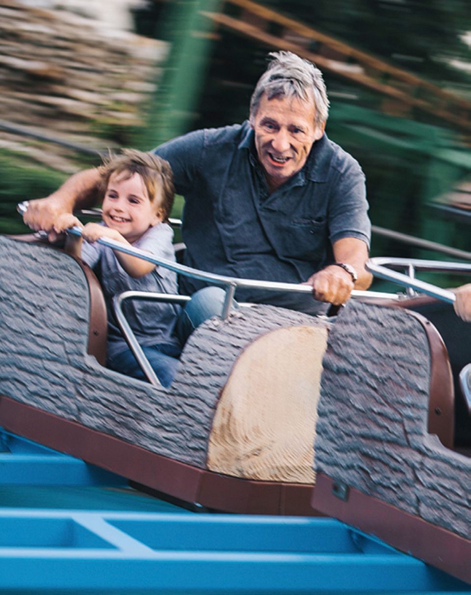 Grosseltern: ... oder es geht in den Freizeitpark Grosseltern: ... oder es geht in den Freizeitpark