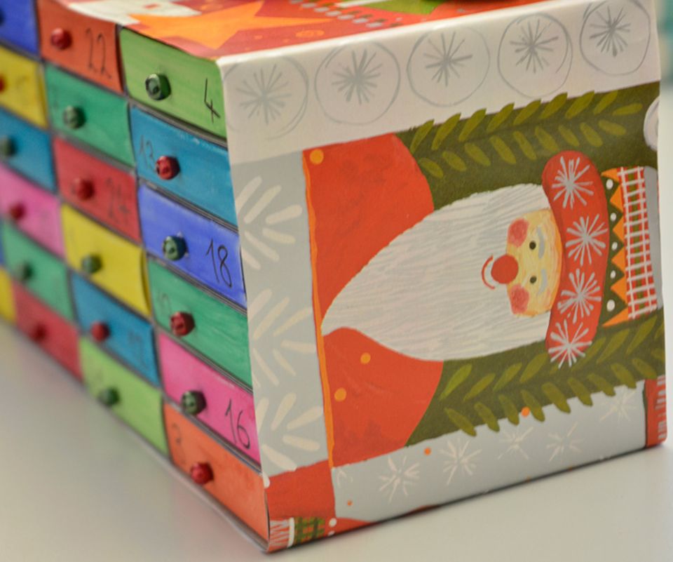 Weihnachten: Adventskalender aus Streichholzschachteln
