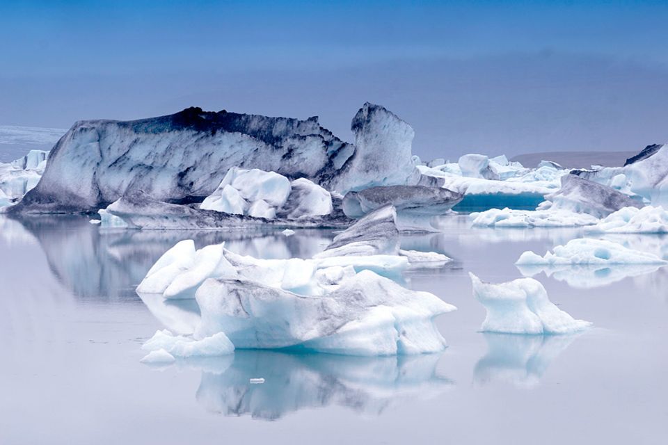 Hostel-Hopping: Der Gletschersee Jökulsárlón ist mit 248 Metern bis zum Grund einer der tiefsten im ganzen Land