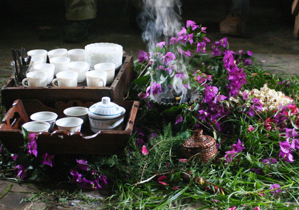 Äthiopien: Traditionelle Kaffeezeremonie Äthiopien: Traditionelle Kaffeezeremonie