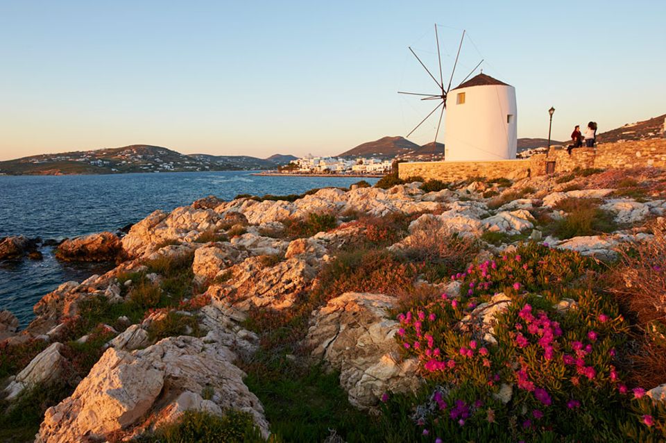 Griechenland: Griechenland wie wir es kennen und lieben: Windmühlen auf Paros dürfen bei unserer Insel-Route natürlich nicht fehlen Griechenland: Griechenland wie wir es kennen und lieben: Windmühlen auf Paros dürfen bei unserer Insel-Route natürlich nicht fehlen