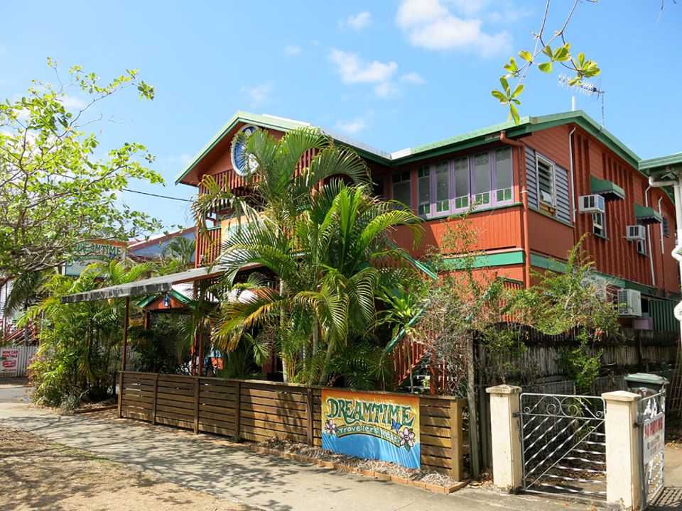 Australiens Ostküste: Ein freundliches Hostel in einem alten Queenslander: Das Dreamtime Travellers Rest liegt entspannt am Rand der Innenstadt von Cairns