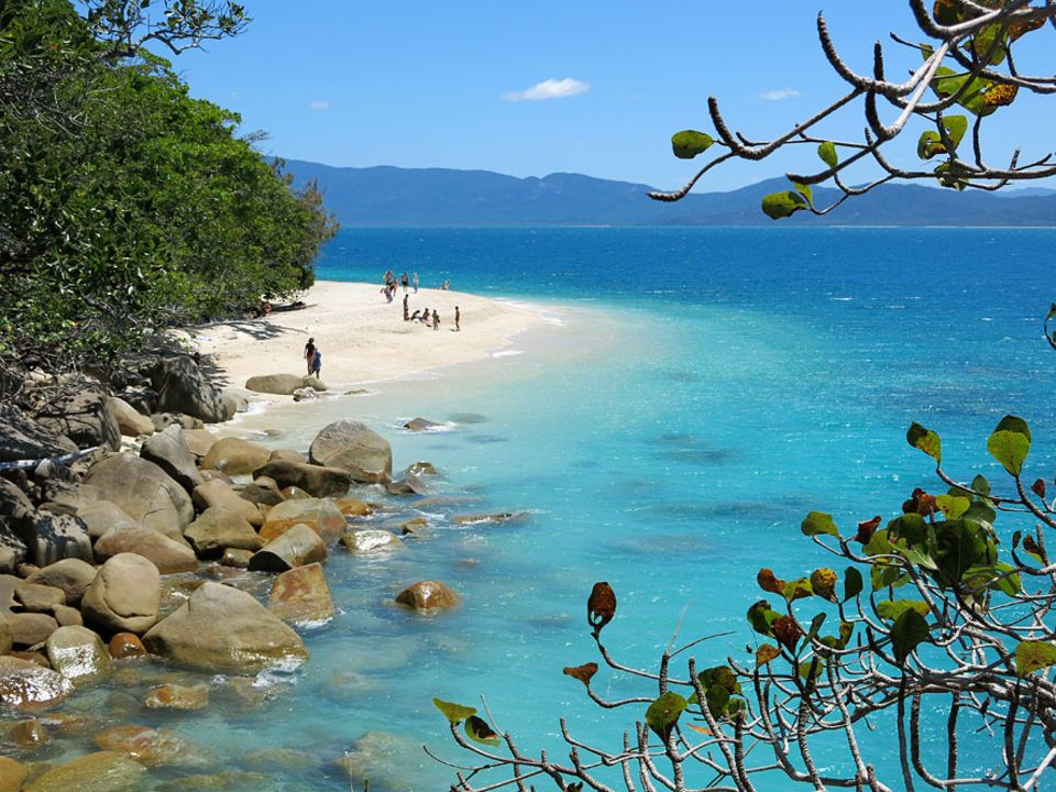 Australien: Der Name führt in die Irre: Nudey Beach auf Fitzroy Island ist gar kein Nudistenstrand. Zur Insel fährt man von Cairns aus nur eine dreiviertel Stunde