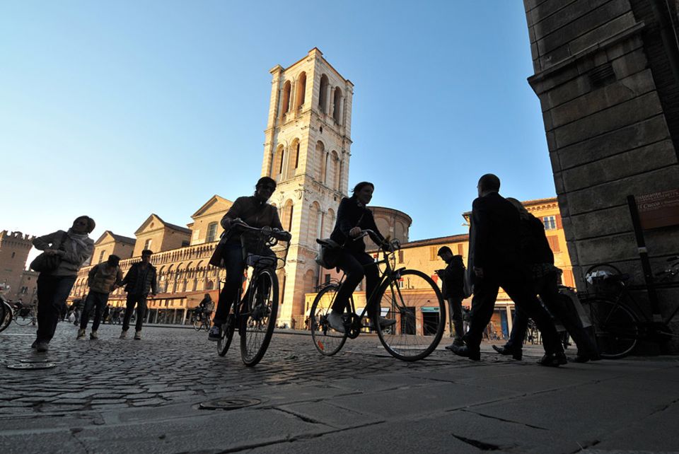 Ferrara: Die Kathedrale von Ferrara ist dem heiligen Georg gewidmet, der Schutzpatron der Stadt