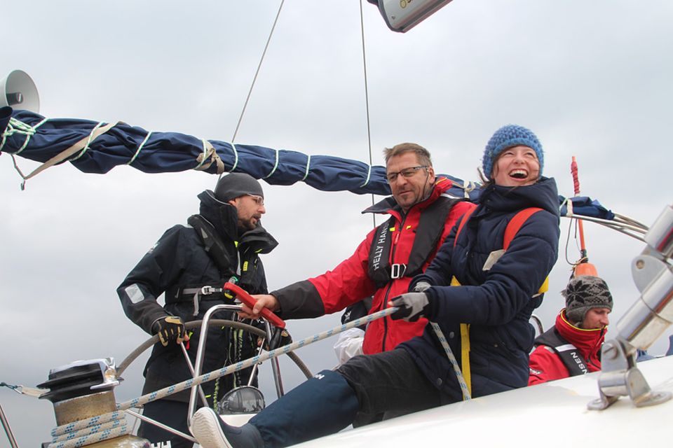 Segelrebellen: Was der eigene Körper auch nach einer Krebserkrankung noch für Kraft hat, lernten die Teilnehmer Tag für Tag auf dem Segelboot Segelrebellen: Was der eigene Körper auch nach einer Krebserkrankung noch für Kraft hat, lernten die Teilnehmer Tag für Tag auf dem Segelboot