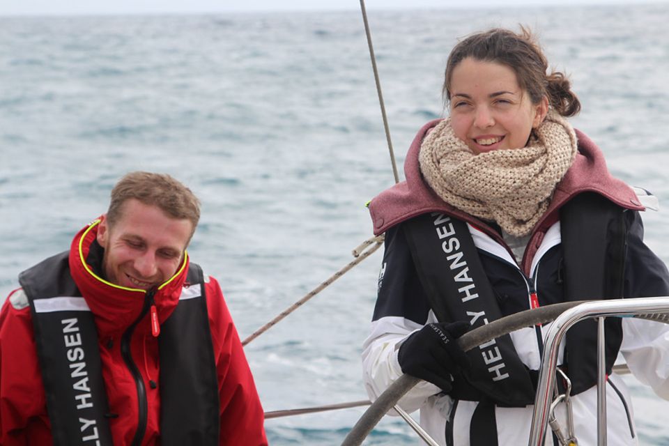 Segelrebellen: Hauke und seine Freundin Anna haben sich in der Reha kennengelernt. Nun tankten sie gemeinsam Kraft auf dem Segeltrip Segelrebellen: Hauke und seine Freundin Anna haben sich in der Reha kennengelernt. Nun tankten sie gemeinsam Kraft auf dem Segeltrip