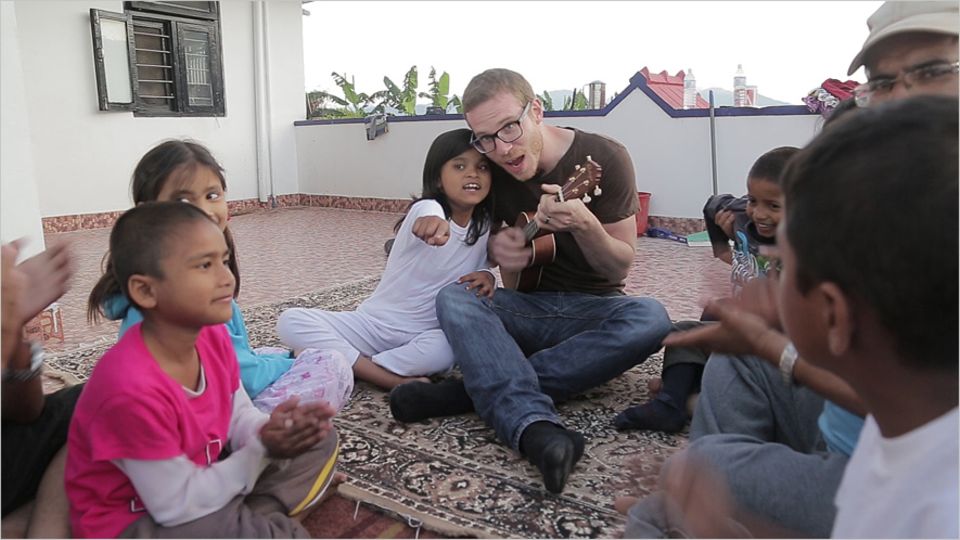 Weltreise: "Tue was Gutes" lautete eine der Aufgaben in Nepal. Die Kinder eines kleinen Waisenhauses in Kathmandu musikalisch zu unterhalten, lässt sich als gute Tat werten