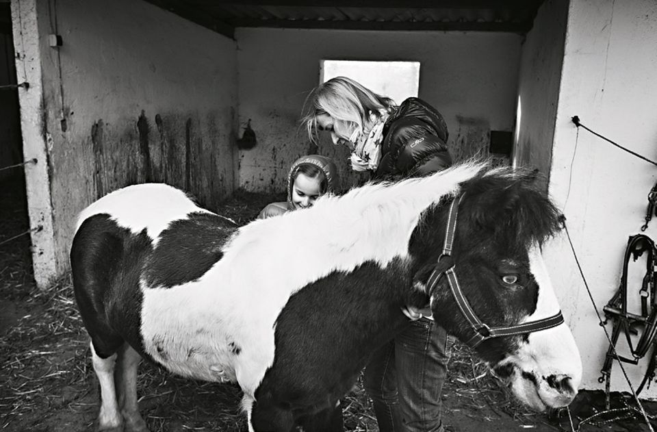 Psychologie: Die Tochter war für Andrea Riedinger wie ein Rettungsanker in der Krise: Sie klammerte sich an das Ziel, ihr Kind glücklich zu machen - eine Aufgabe, für die es sich zu leben lohnte Psychologie: Die Tochter war für Andrea Riedinger wie ein Rettungsanker in der Krise: Sie klammerte sich an das Ziel, ihr Kind glücklich zu machen - eine Aufgabe, für die es sich zu leben lohnte