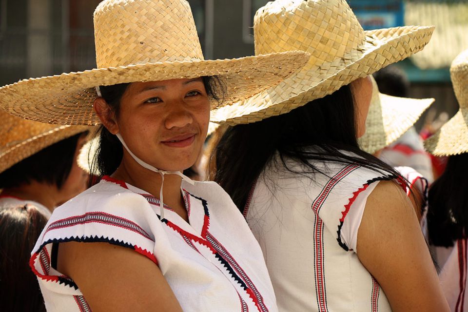 Philippinen: Um auch die jungen Menschen vom Bleiben zu überzeugen, sollen Tourismus und traditionelle Festivals die indigene Identität stärken Philippinen: Um auch die jungen Menschen vom Bleiben zu überzeugen, sollen Tourismus und traditionelle Festivals die indigene Identität stärken