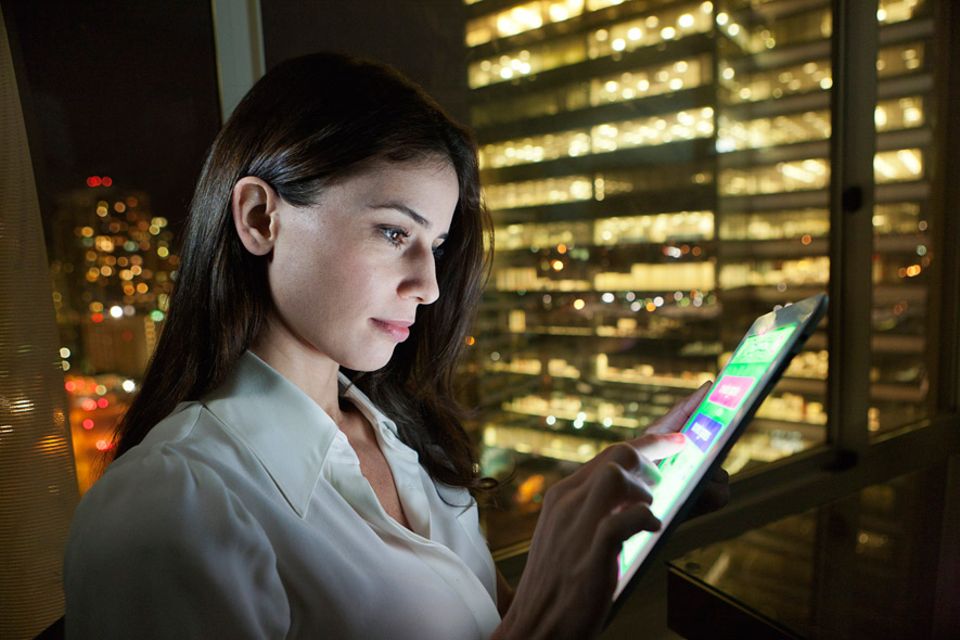 Hotel der Zukunft: Per Tablet die Raumtemperatur einstellen, das Licht ein- und ausschalten oder Weckmodi aussuchen in vielen jungen Hotelketten ist das bereits Standard Hotel der Zukunft: Per Tablet die Raumtemperatur einstellen, das Licht ein- und ausschalten oder Weckmodi aussuchen in vielen jungen Hotelketten ist das bereits Standard