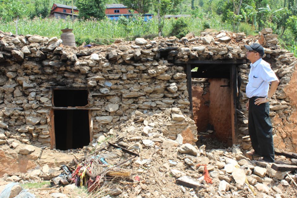 Nepal: Siddhartha Bajracharya (NCDC) besucht die betroffene Siedlung Dhodeni