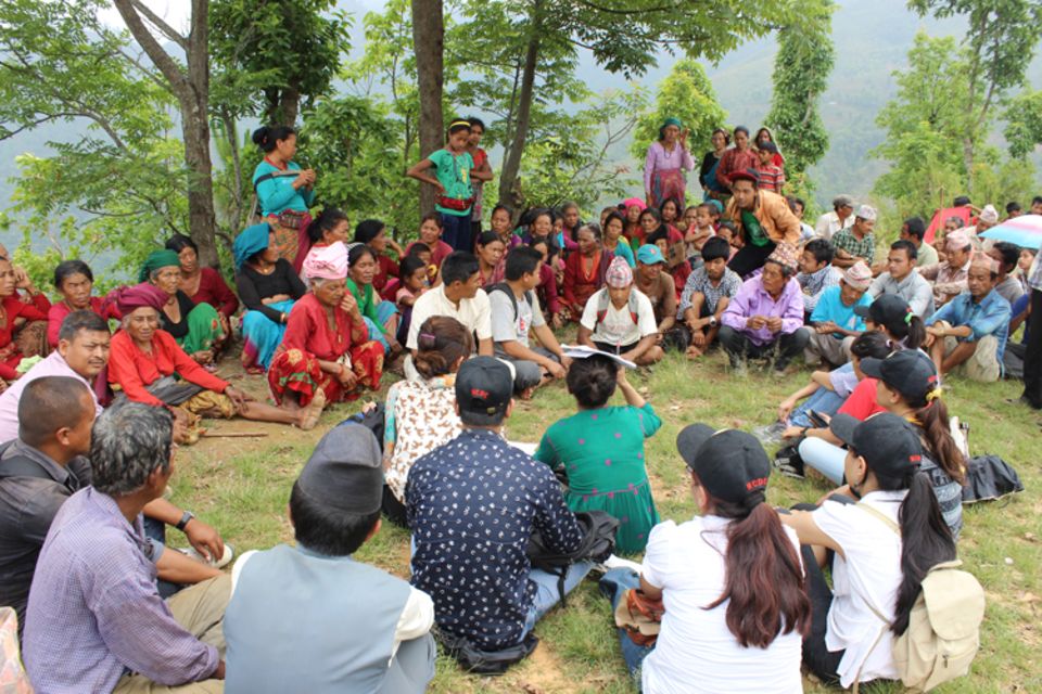 Nepal: Gemeinsam mit der Bevölkerung berät NCDC was zu tun ist