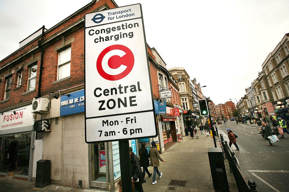 City-Maut: Auch wenn in London seit Einführung der Congestion Charge weniger Verkehr herrscht, sind viele Anwohner der Metropole gegen die Maut. Sie fühlen sich in ihrer Mobilität beschnitten City-Maut: Auch wenn in London seit Einführung der Congestion Charge weniger Verkehr herrscht, sind viele Anwohner der Metropole gegen die Maut. Sie fühlen sich in ihrer Mobilität beschnitten