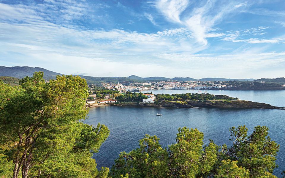 Spanien, Frankreich, Italien: Katalanische Kostbarkeiten: grüne Hänge, helle Häuser und ein Meer aus Indigo Spanien, Frankreich, Italien: Katalanische Kostbarkeiten: grüne Hänge, helle Häuser und ein Meer aus Indigo