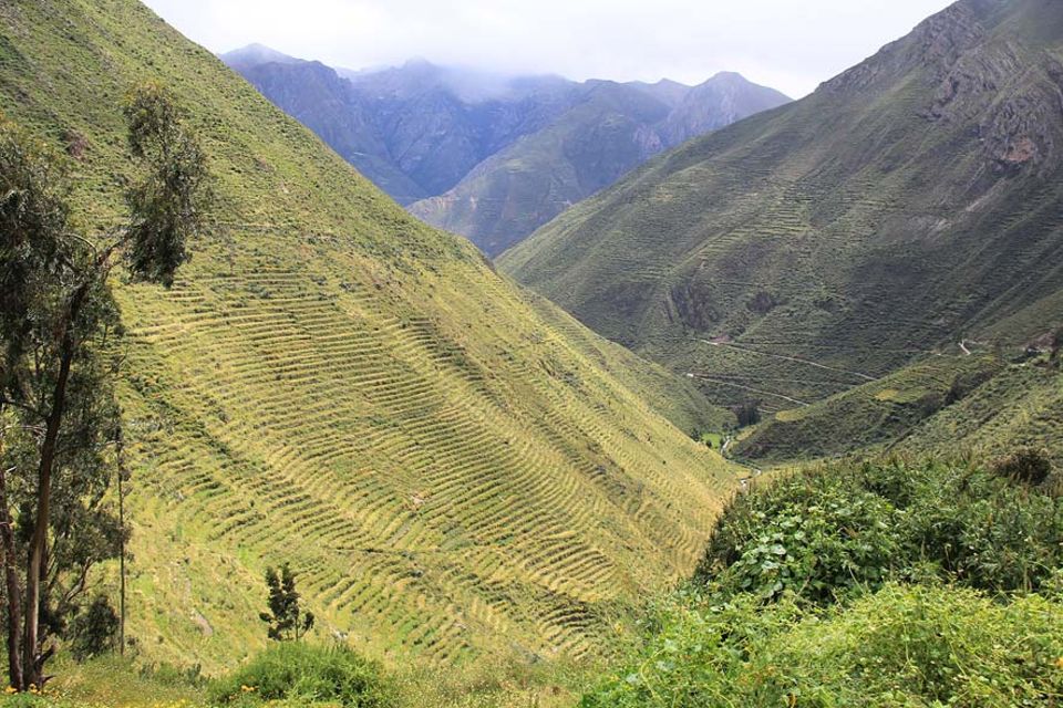 Die Terrassenlandschaft von Laraos – im Hochland von Peru gelegen. Landwirtschaftliches Erbe aus der Prä-Inka-Zeit