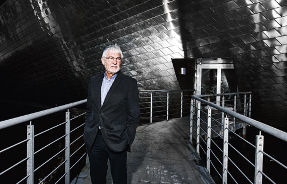 Neurowissenschaft: PROFESSOR GERHARD ROTH ist einer der renommiertesten deutschen Neurowissenschaftler. Am Institut für Hirnforschung der Universität Bremen untersucht er unter anderem, wie genau sich das menschliche Gehirn mit den Jahren verändert Neurowissenschaft: PROFESSOR GERHARD ROTH ist einer der renommiertesten deutschen Neurowissenschaftler. Am Institut für Hirnforschung der Universität Bremen untersucht er unter anderem, wie genau sich das menschliche Gehirn mit den Jahren verändert