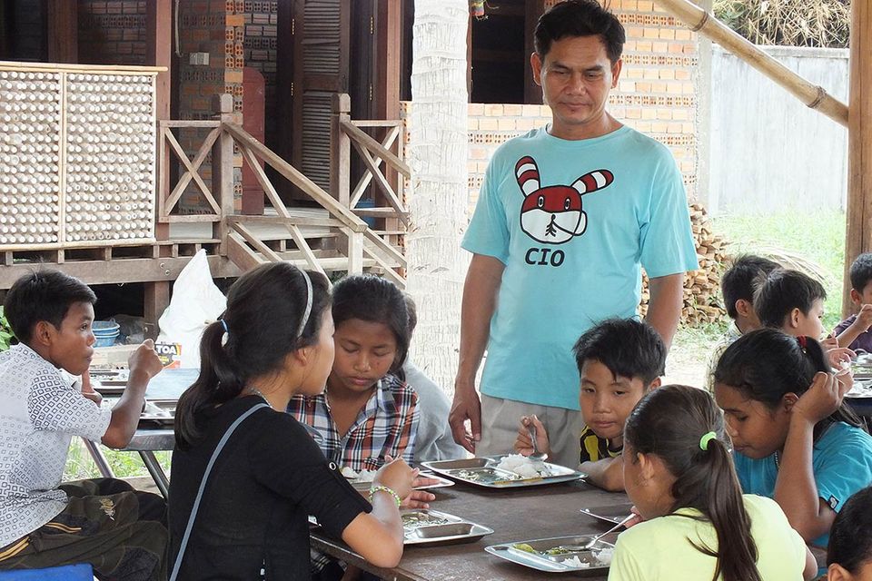Kambodscha - Sithas große Waisenfamilie