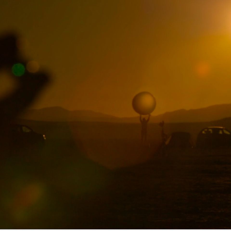 Video: Filmer bauen riesiges Sonnensystem-Modell in der Wüste Nevadas
