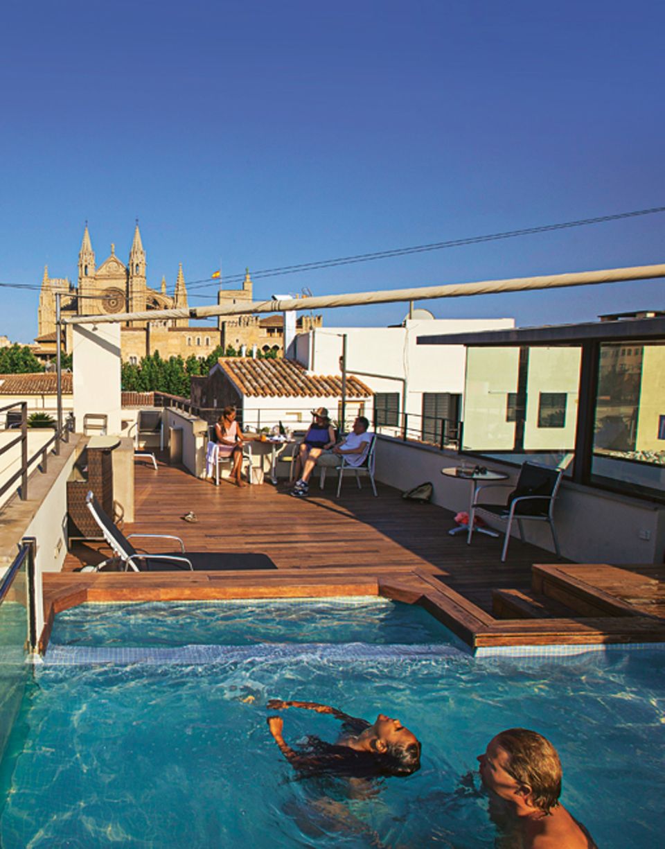 Mallorca: Auf Augenhöhe mit der Kathedrale entspannt man auf dem Dach und im Pool des Hotel Tres
