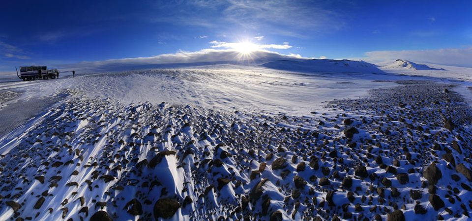 Island: Lediglich der Vatnajökull im Süden Islands ist noch größer als der Langjökull, was übersetzt so viel heißt wie "langer Gletscher"