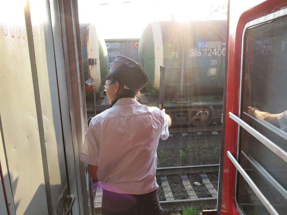 Reisetraum: Jeder Wagen des Linienzugs hat eine eigene Schaffnerin, Männer machen diesen Job nur selten