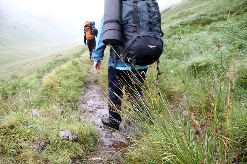 Knoydart in Schottland: Schritt für Schritt zum Ziel. Der Mam Barisdale Pass ist nicht leicht zu überwinden Knoydart in Schottland: Schritt für Schritt zum Ziel. Der Mam Barisdale Pass ist nicht leicht zu überwinden