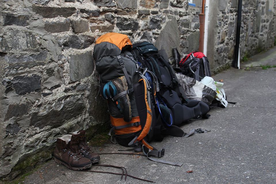Knoydart in Schottland: Dreckige Schuhe müssen draußen bleiben! Endlich angekommen an der Wanderhütte der Knoydart Foundation Knoydart in Schottland: Dreckige Schuhe müssen draußen bleiben! Endlich angekommen an der Wanderhütte der Knoydart Foundation