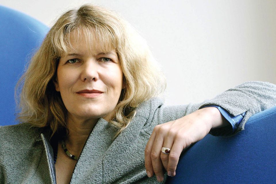 Freihandelsabkommen TTIP: Petra Pinzler ist Hauptstadt-Korrespondentin der Wochenzeitung DIE ZEIT für Politik und Wirtschaft. Sie berichtet regelmäßig über TTIP Freihandelsabkommen TTIP: Petra Pinzler ist Hauptstadt-Korrespondentin der Wochenzeitung DIE ZEIT für Politik und Wirtschaft. Sie berichtet regelmäßig über TTIP