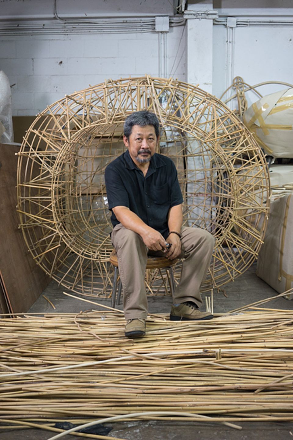 Thailand: Mit seinem Label Planet 2001 hat Udom Udomsrianan, 59, das moderne Thai-Design entscheidend geprägt Thailand: Mit seinem Label Planet 2001 hat Udom Udomsrianan, 59, das moderne Thai-Design entscheidend geprägt